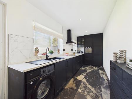 Stylish Fitted Kitchen