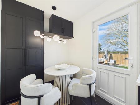 Stylish Fitted Kitchen