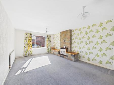 Good Sized Lounge