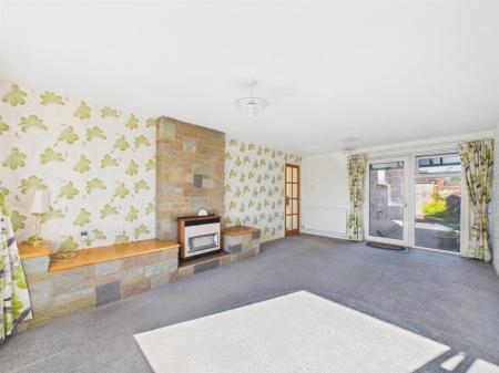 Good Sized Lounge