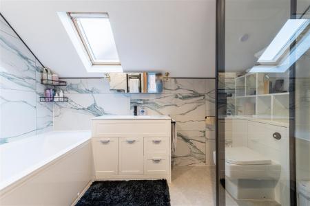 En-Suite Bathroom