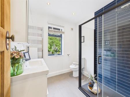 Separate Shower Room