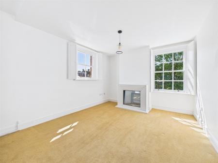 Spacious Lounge/Dining Area