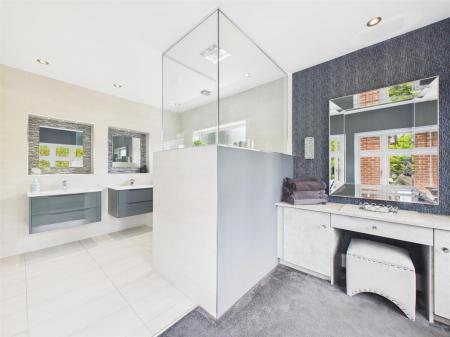 Luxury En-Suite Shower Room/Dressing Room