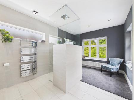 Luxury En-Suite Shower Room/Dressing Room