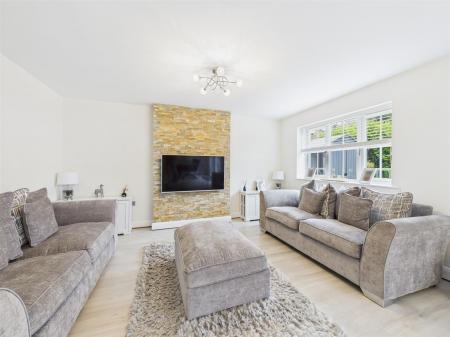 Spacious Open Plan Lounge / Dining Room