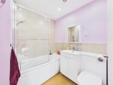 En-Suite Bathroom