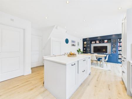 Superb Open Plan Dining Kitchen