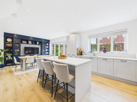 Superb Open Plan Dining Kitchen