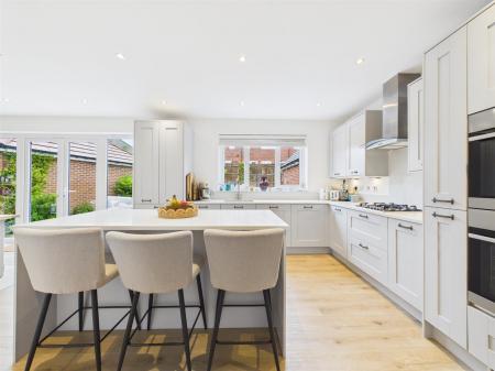 Superb Open Plan Dining Kitchen