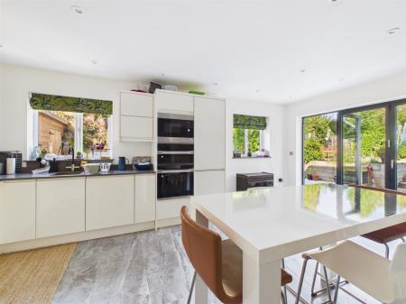 Living Kitchen/Dining Room
