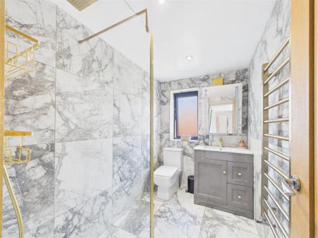 Superbly Appointed En-Suite/Wet Room