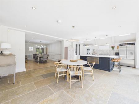 Stunning Open Plan Kitchen/Living Space