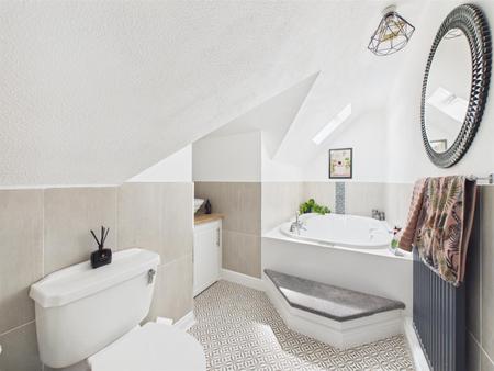 En-Suite Bathroom