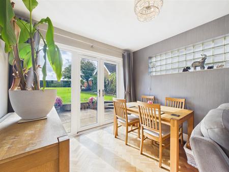 Spacious Lounge/Dining Room