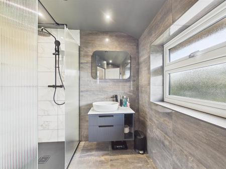 Superbly Appointed Shower Room