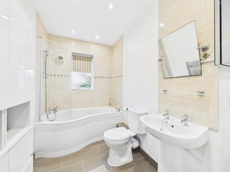En-Suite Bathroom