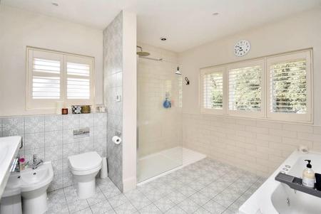 En-Suite Bathroom