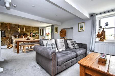 Impressive Spacious Lounge/Dining Room