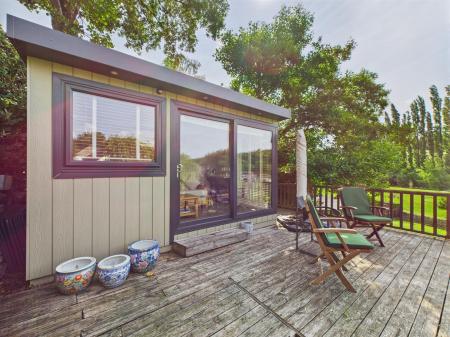 Detached Home Office / Summerhouse