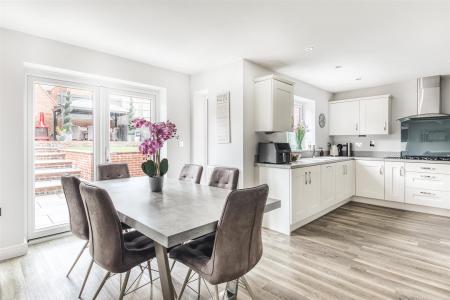 Living Kitchen / Dining Room