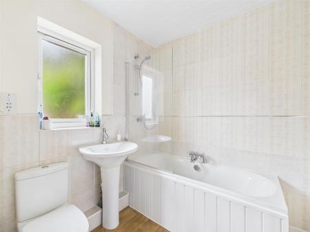 En-Suite Bathroom