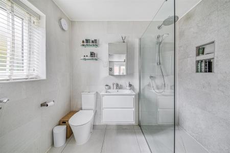 Superbly Appointed En-Suite Shower Room