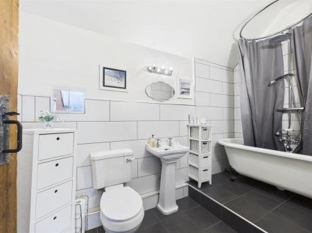 En-Suite Bathroom