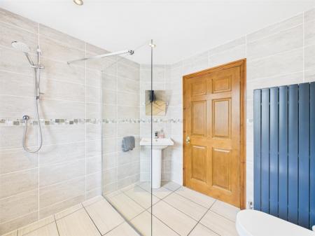 Superbly Appointed Ground Floor Shower Room