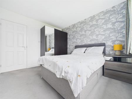 Great Sized Master Bedroom