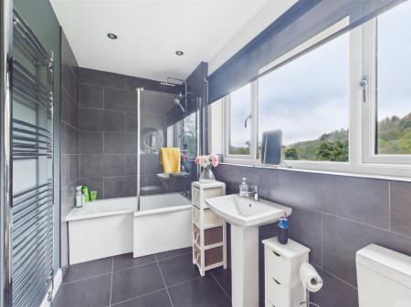 En-Suite Bathroom