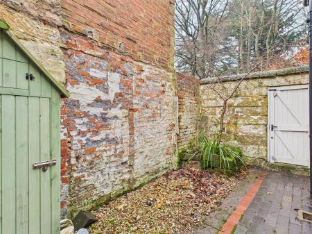 Small Courtyard Garden