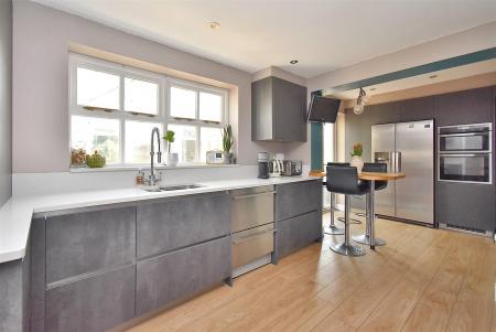 Living Kitchen/Dining Room