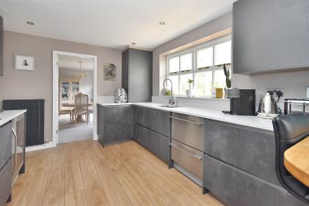 Living Kitchen/Dining Room