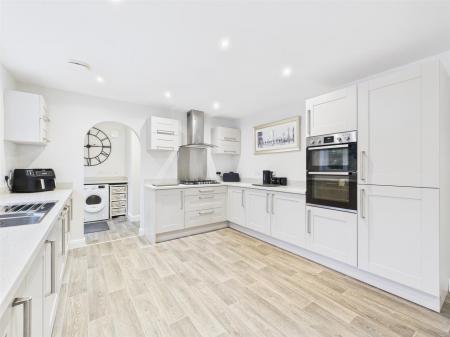 Living Kitchen/Dining Room