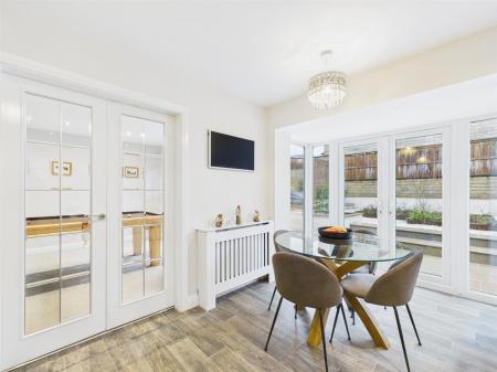 Living Kitchen/Dining Room