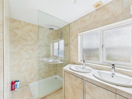 Family Shower Room