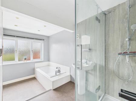 Spacious Bathroom