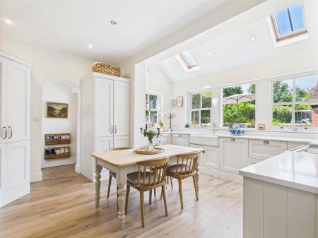 Living Kitchen/Dining Room