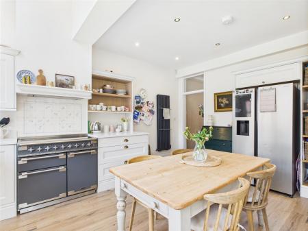 Living Kitchen/Dining Room