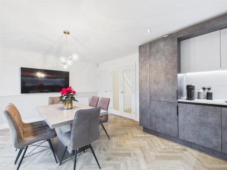 Living Kitchen/Dining Room