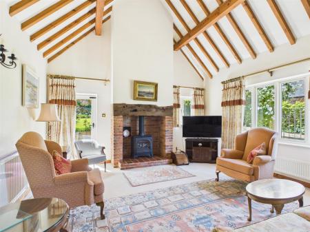 Stunning Spacious Lounge / Dining Room