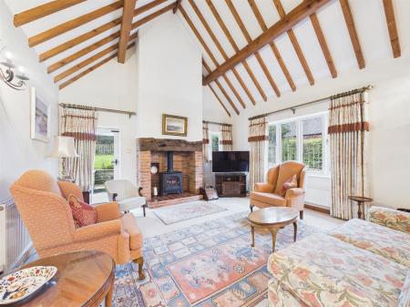 Stunning Spacious Lounge / Dining Room