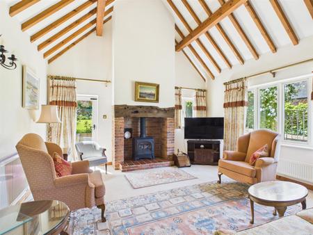 Stunning Spacious Lounge / Dining Room