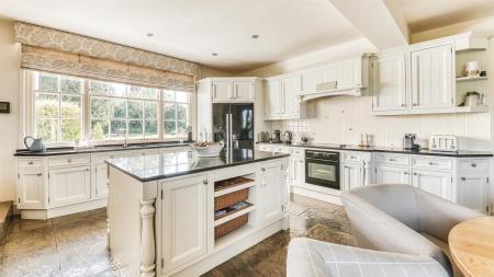 Living Kitchen/Dining Room