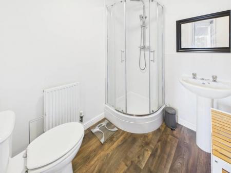 En-Suite To Master Bedroom