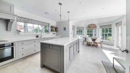 Living Kitchen / Dining Room