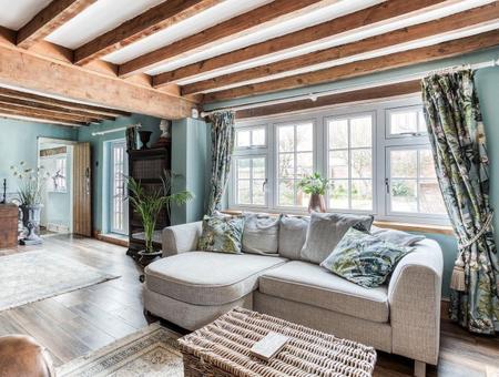 Charming Lounge