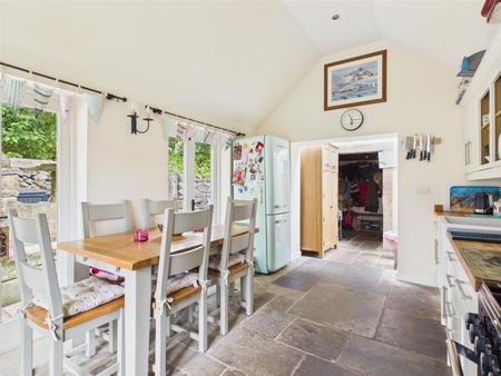 Living Kitchen/Dining Room
