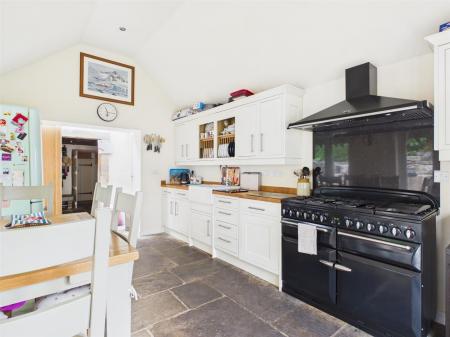Living Kitchen/Dining Room